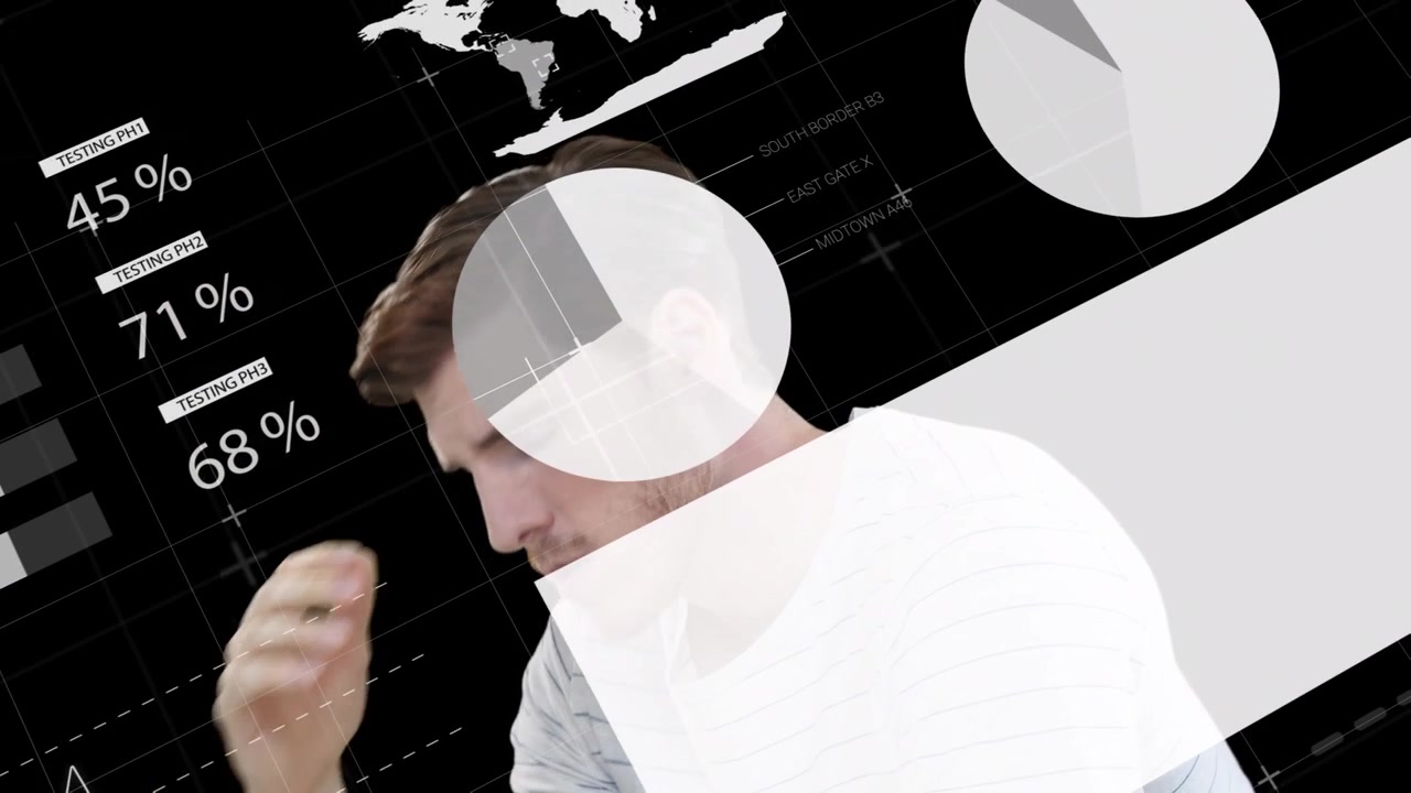 Animazione di un'emoji felice sopra un uomo d'affari che usa un auricolare telefonico