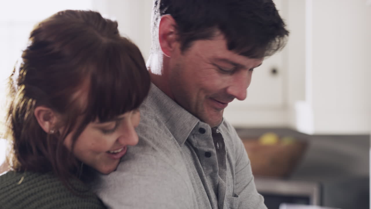 un gran abrazo para el marido del año.