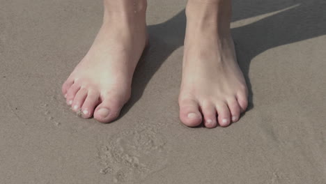 Feet-on-the-beach