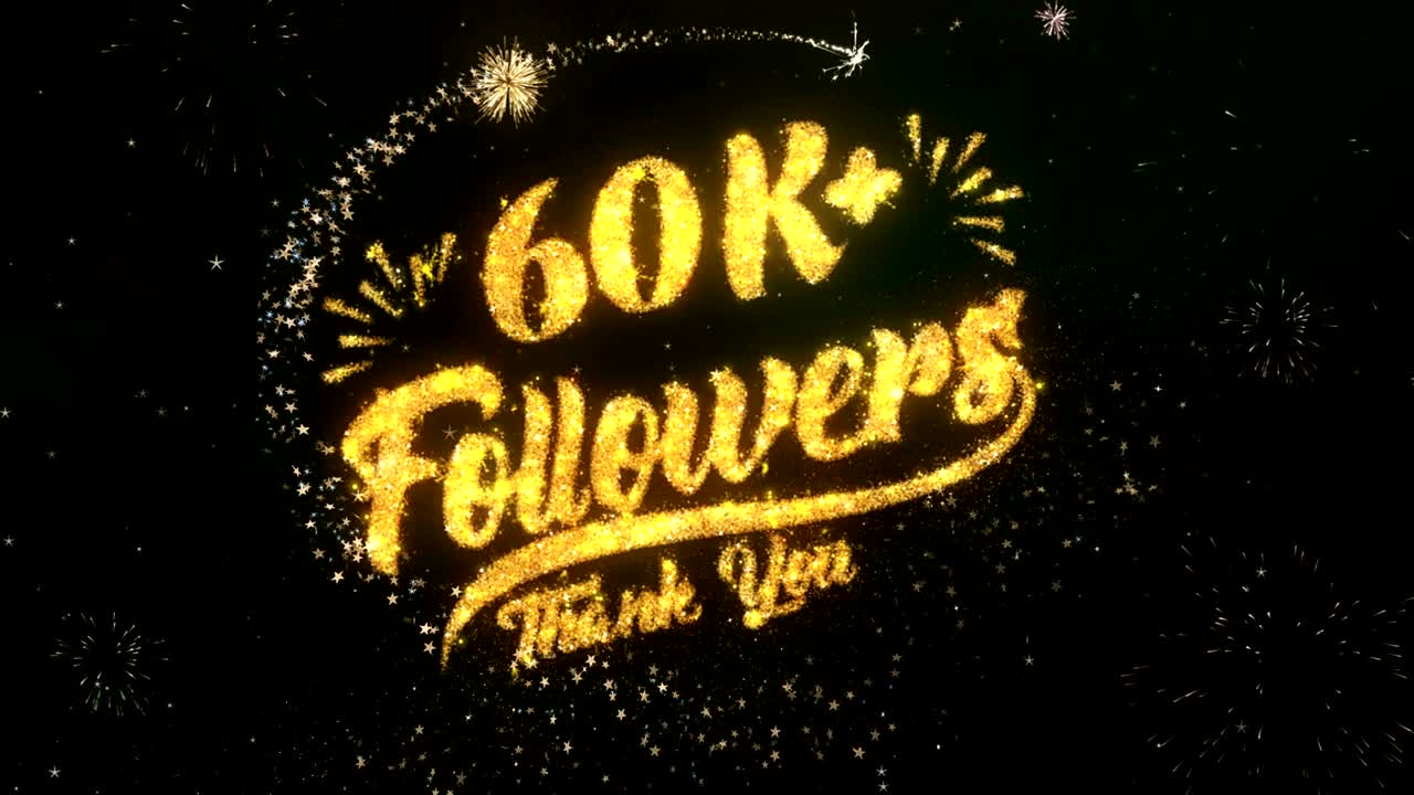 화려한 불꽃놀이 4k 배경과 함께 빛나는 어두운 밤 하늘을 비추는 반이는 입자와 반이는 불꽃에서 만들어진 인사 및 소원 카드.