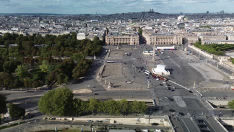 Vista-Aérea-Por-Drones-De-La-Plaza-Place-De-La-Concorde-En-París,-Francia