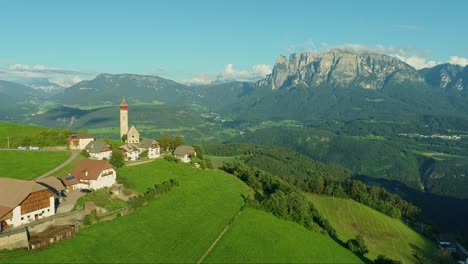 church with seiser alm in the background