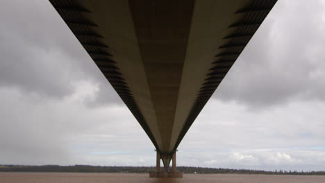 tilting-down-from-the-bridge-deck-of-the-Humber-bridge-onto-the-Humber-estuary-on-the-south-shore