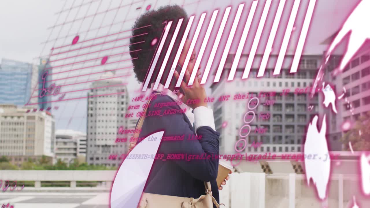 Profissional de negócios pisando na faixa de pedestres, ligando no smartphone e ativando gráficos cor-de-rosa ao seu redor.
