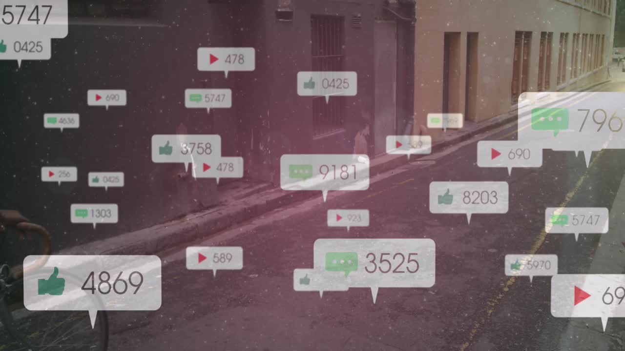 도시 거리에서 자전거를 타고 있는 아프리카계 미국인 여성에 대한 소셜 미디어 알림의 애니메이션