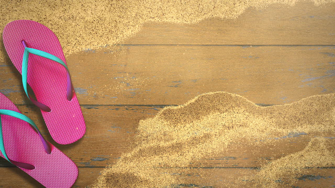 나무 2에 샌들과 근접 촬영 모래 해변