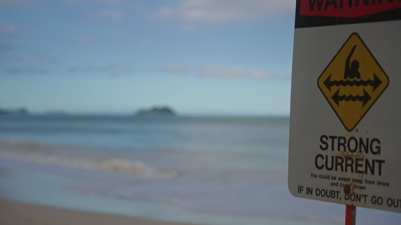 물에 들어가지 말라는 경고 표시