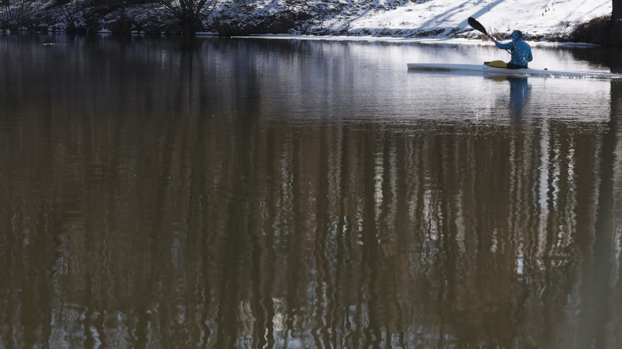 산들 사이의 호수
