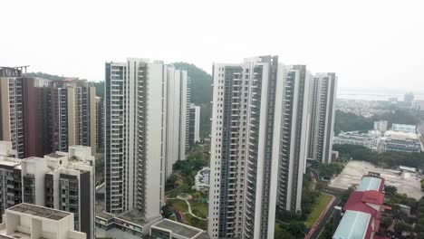 Drohnenaufnahmen-Der-Außenbezirke-Von-Guangzhou-An-Einem-Nebligen,-Dunstigen-Morgen,-China-4