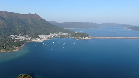 Vista-Aérea-De-La-Costa-De-Hong-Kong-Lung-Mei-Tsuen,-Incluida-Una-Extensión-De-Playa-Artificial