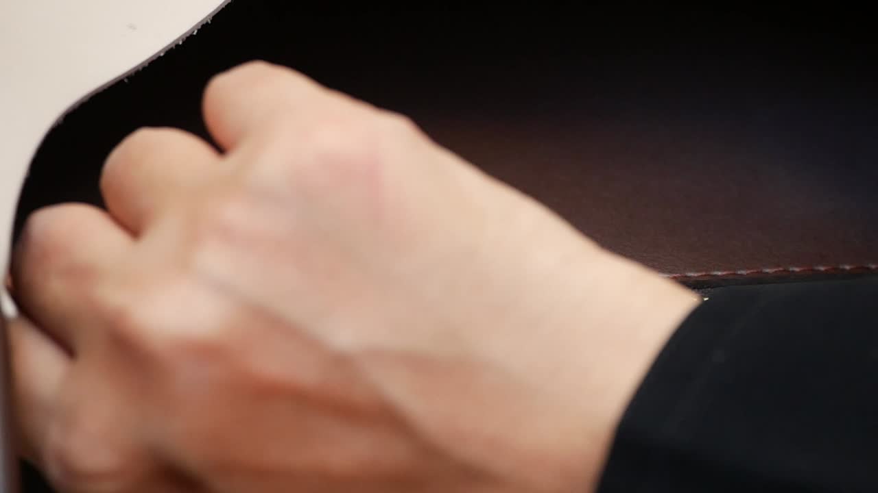 Making a Leather Bag - Interior Details and Zipper