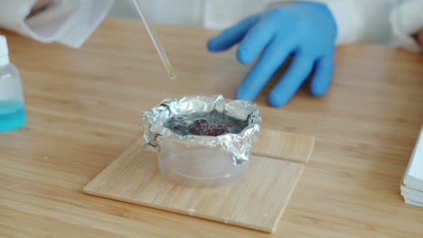 experimento científico en un entorno de laboratorio