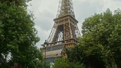 la torre eiffel en parís, francia