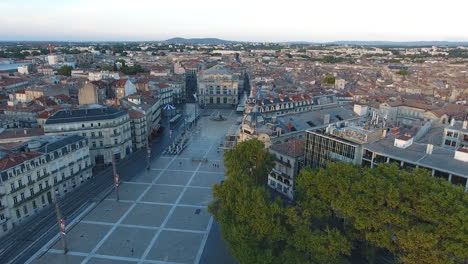 Vista-Aérea-De-Montpellier-Place-De-La-Comedie-Temprano-En-La-Mañana-Sin-Gente