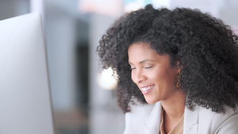 female it manager working on a desktop computer