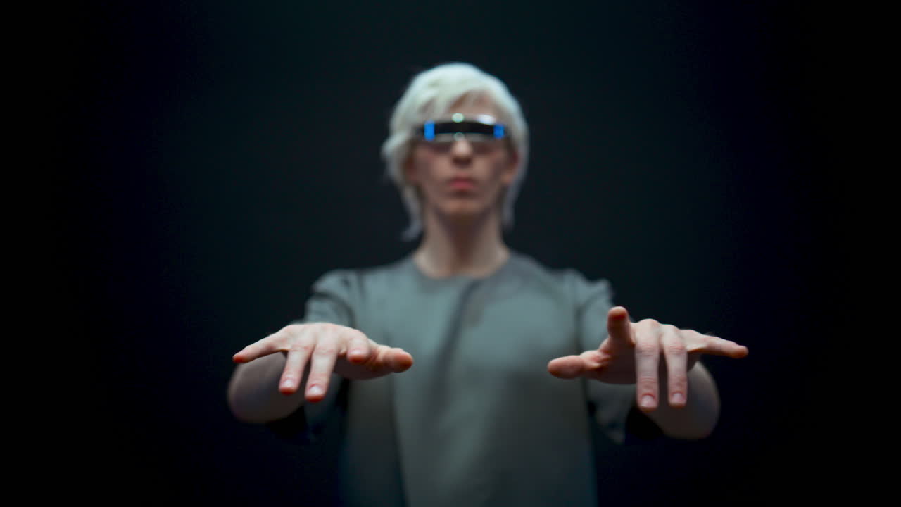 크리에이티브 맨 드 vr 헤드 타이핑 클로즈업, 소셜 미디어 메타버스 플랫폼