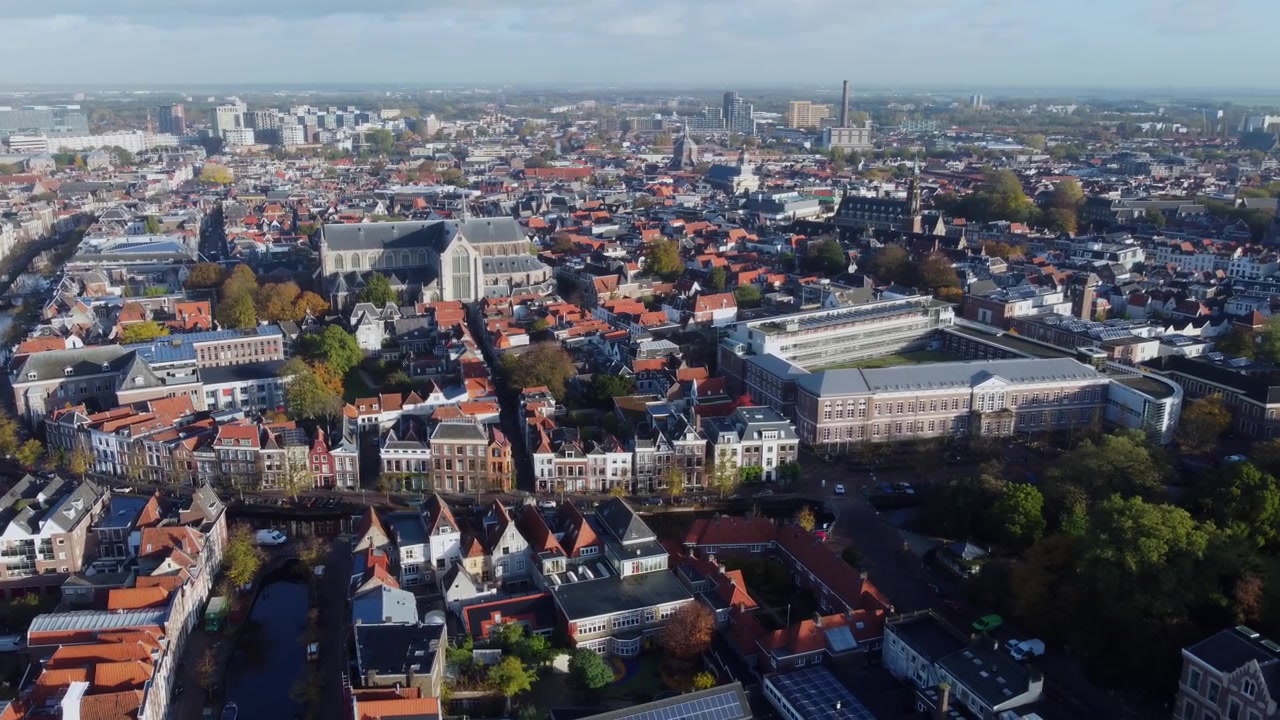 Panorering mod højre luftfoto, bybillede af Leiden, hollandske vartegn