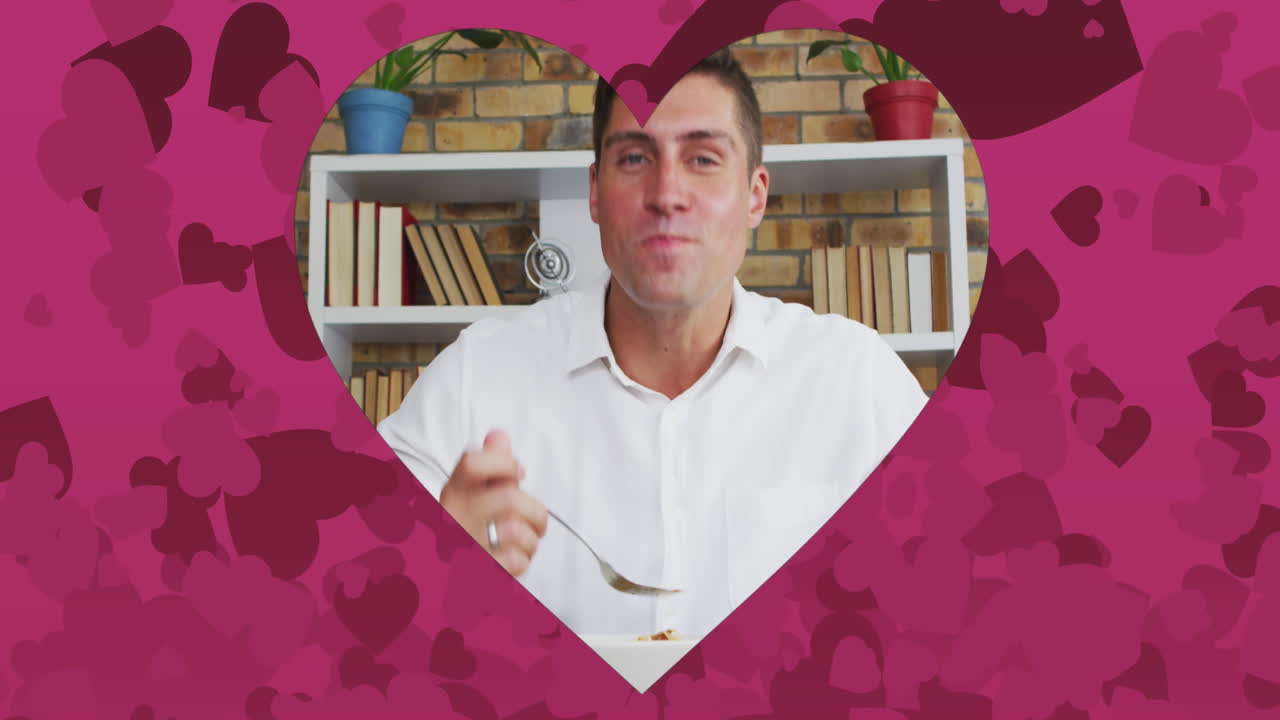 비디오 데이트에서 얘기하고 먹는 백인 남성 위에 심장 모양의 프레임의 애니메이션