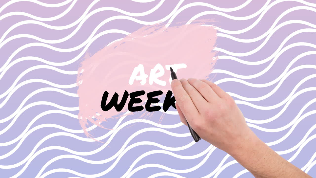 파동이 있는 보라색 배경 위에 펜으로 손으로 글을 쓰는 예술 주