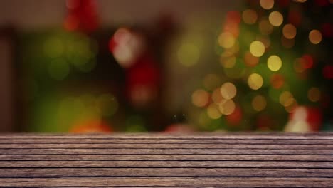 Animation-Von-Weihnachtlichen-Flackernden-Lichtern-Auf-Weihnachtsbaum,-Holzoberfläche