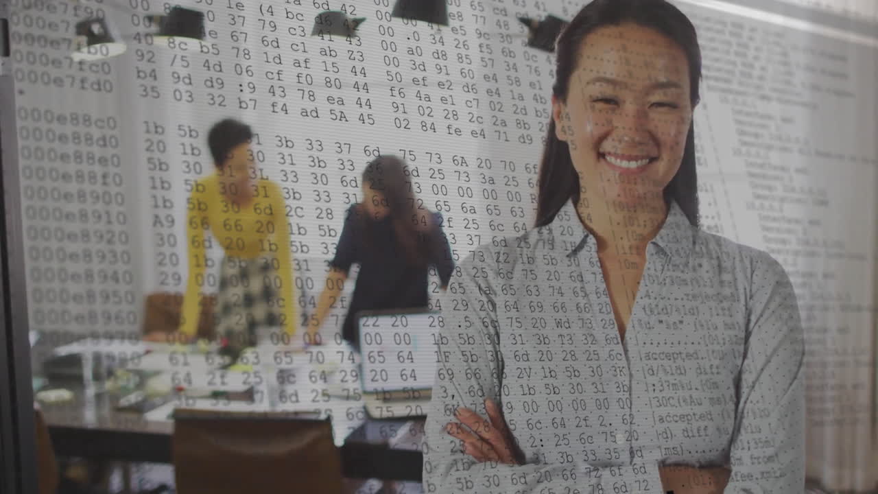 사무실에서 일하는 아시아 사업가 여성에 대한 데이터 처리의 애니메이션