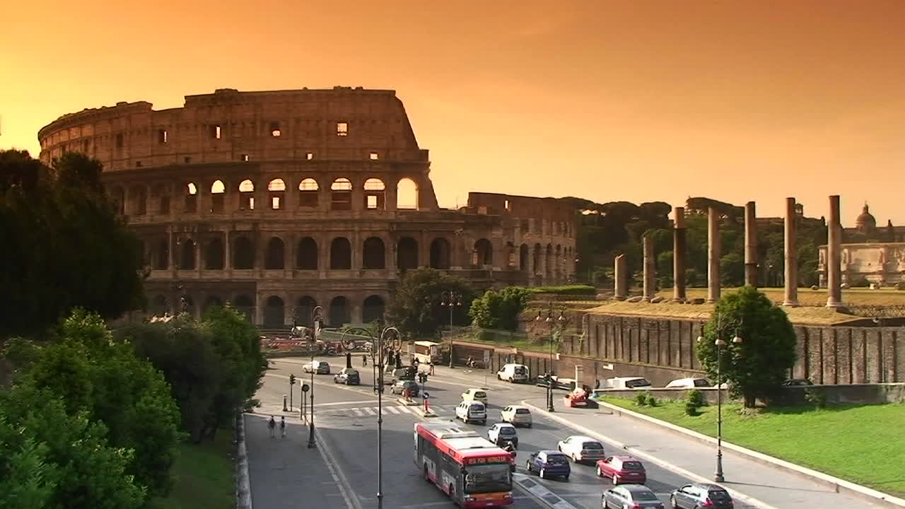 트래픽이 3을 통과하는 로마의 콜로세움