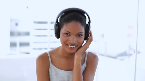 Beautiful-woman-dancing-and-listening-music