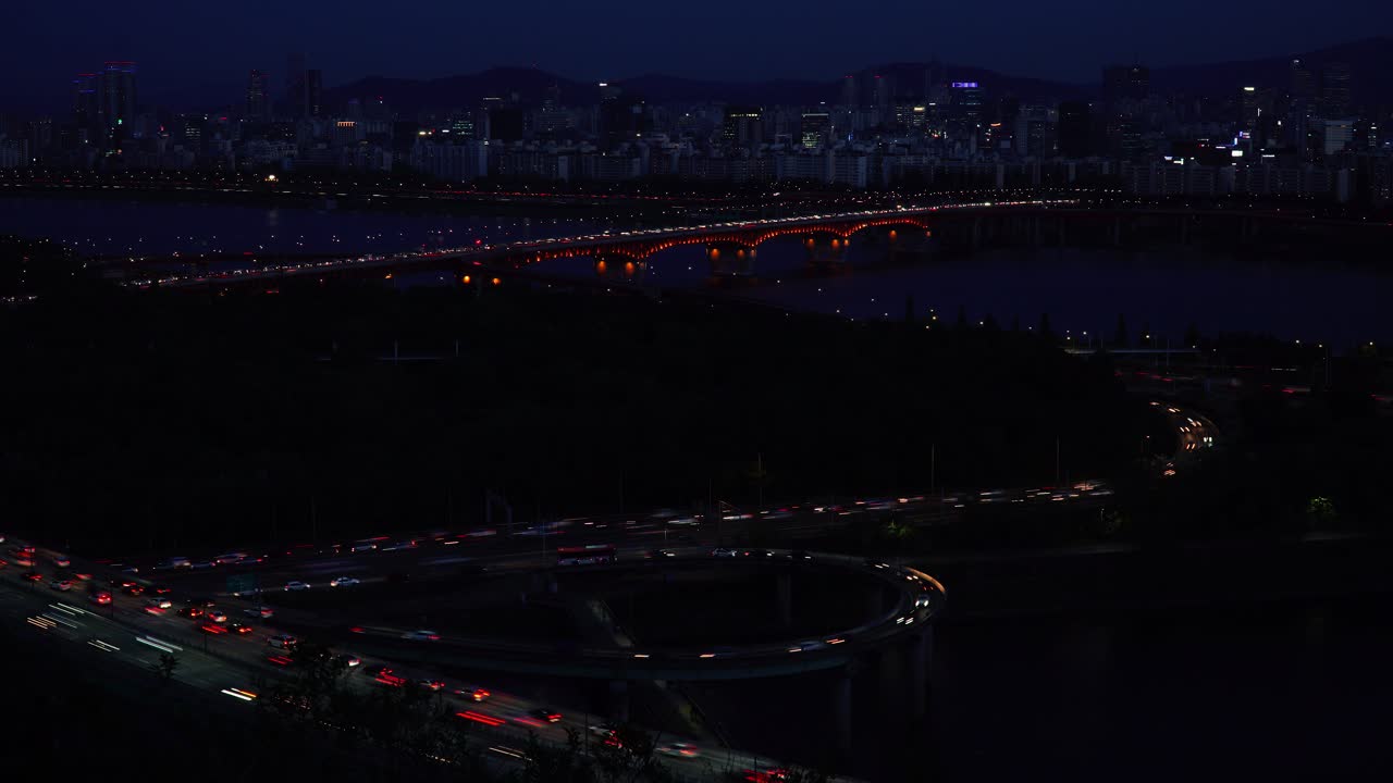 밤 시간 경과 용비교와 성수대교 서울의 교통