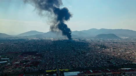 um incêndio aconteceu na fábrica de plástico de ecatepec.