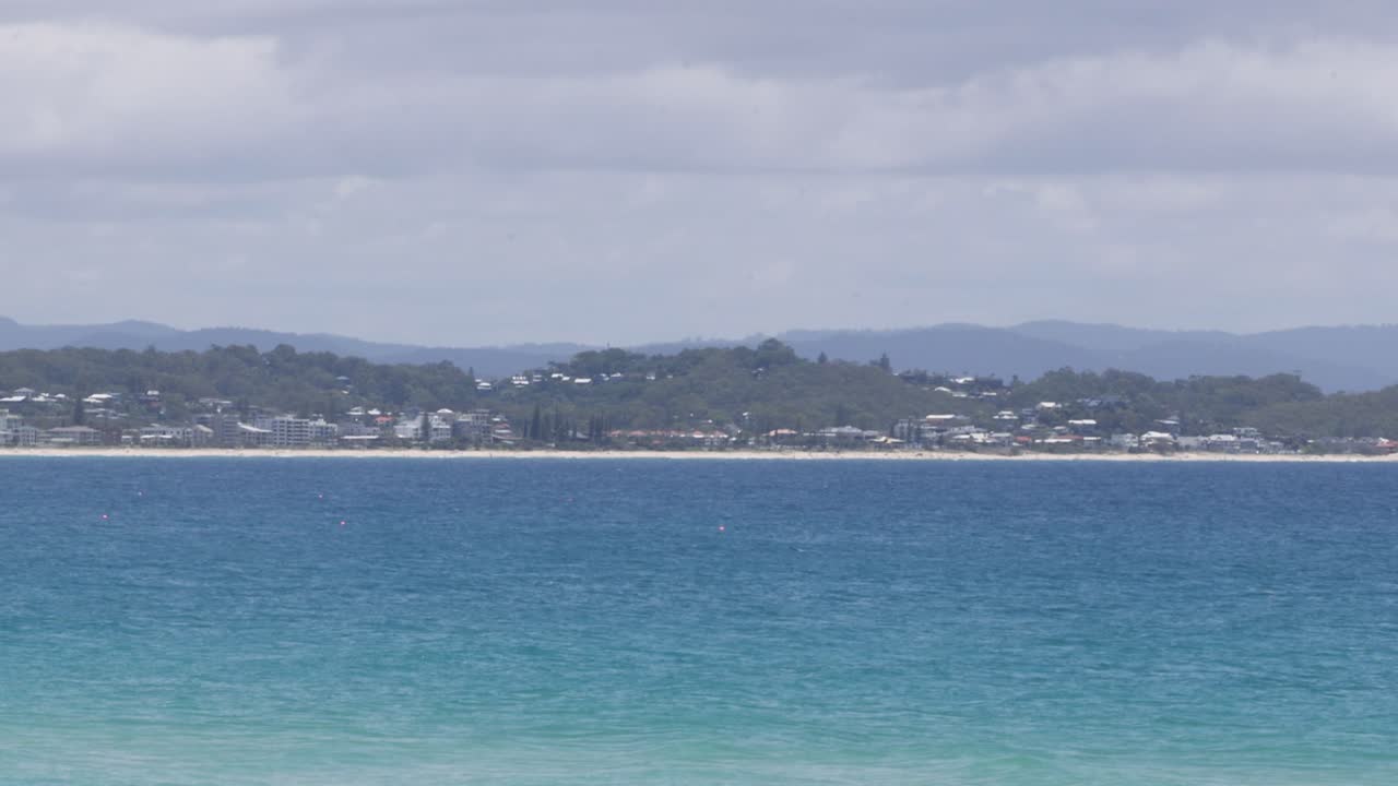 해안을 향해 움직이는 물결의 순서