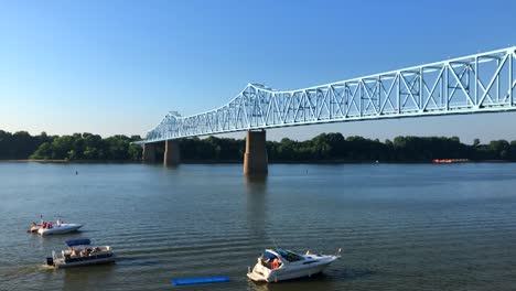 Vista-Del-Río-Ohio-Y-El-Puente-De-Guantero-Cary-En-Owensboro,-Kentucky