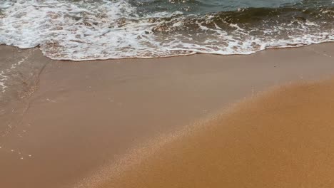 Small-Waves-Rolling,-Washing,-Crashing,-onto-Golden-Yellow-Beach-Sand-Shore