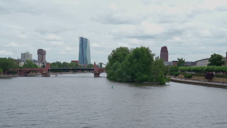 Old-Bridge-and-Mainisland-on-a-cloudy-day