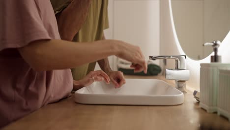 화장실 에서 치아 를 는 부부