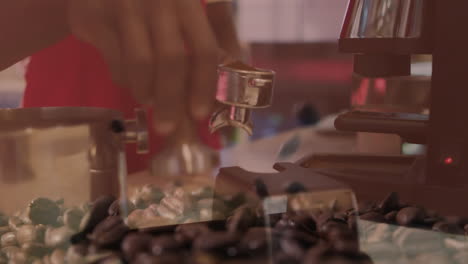 animación de verter granos de café con las manos de un barista preparando café en una cafetería