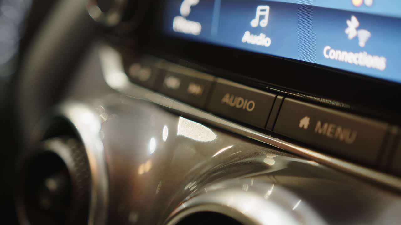 controles del tablero de instrumentos del interior del automóvil