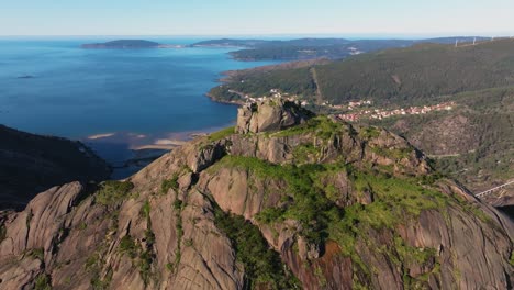 mirador de ezaro con vistas al océano atlántico en galicia, españa