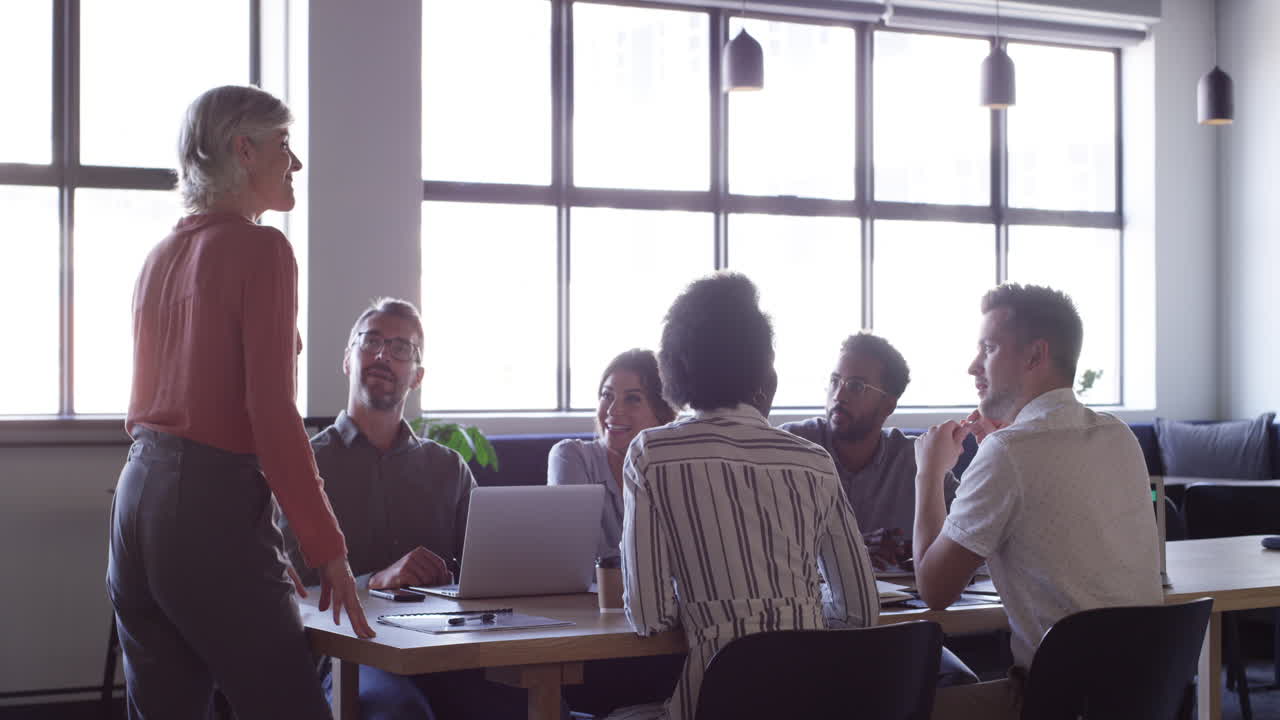 manteniendo a su equipo en el camino correcto