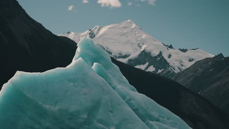 Icebergs-And-Mountains,-Argentino-Lake,-Patagonia,-Argentina---Low-Angle