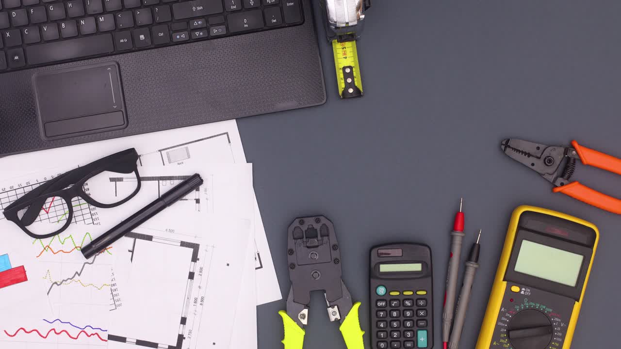 la arquitectura de negocios y las herramientas de construcción aparecen en el tema oscuro.