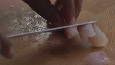 cortar el pescado para el ceviche parte 3