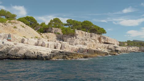 Bootsfahrt-Calanques-Marseille-Und-Cassis-Südfrankreich-Im-Sommer