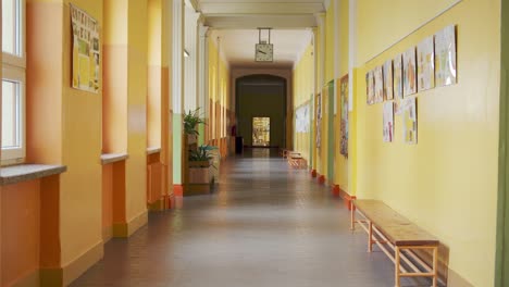 Pasillo-Vacío-De-La-Escuela-Primaria