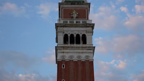 Parte-Superior-Del-Campanario-De-La-Basílica-De-San-Marcos-En-Venecia,-Italia