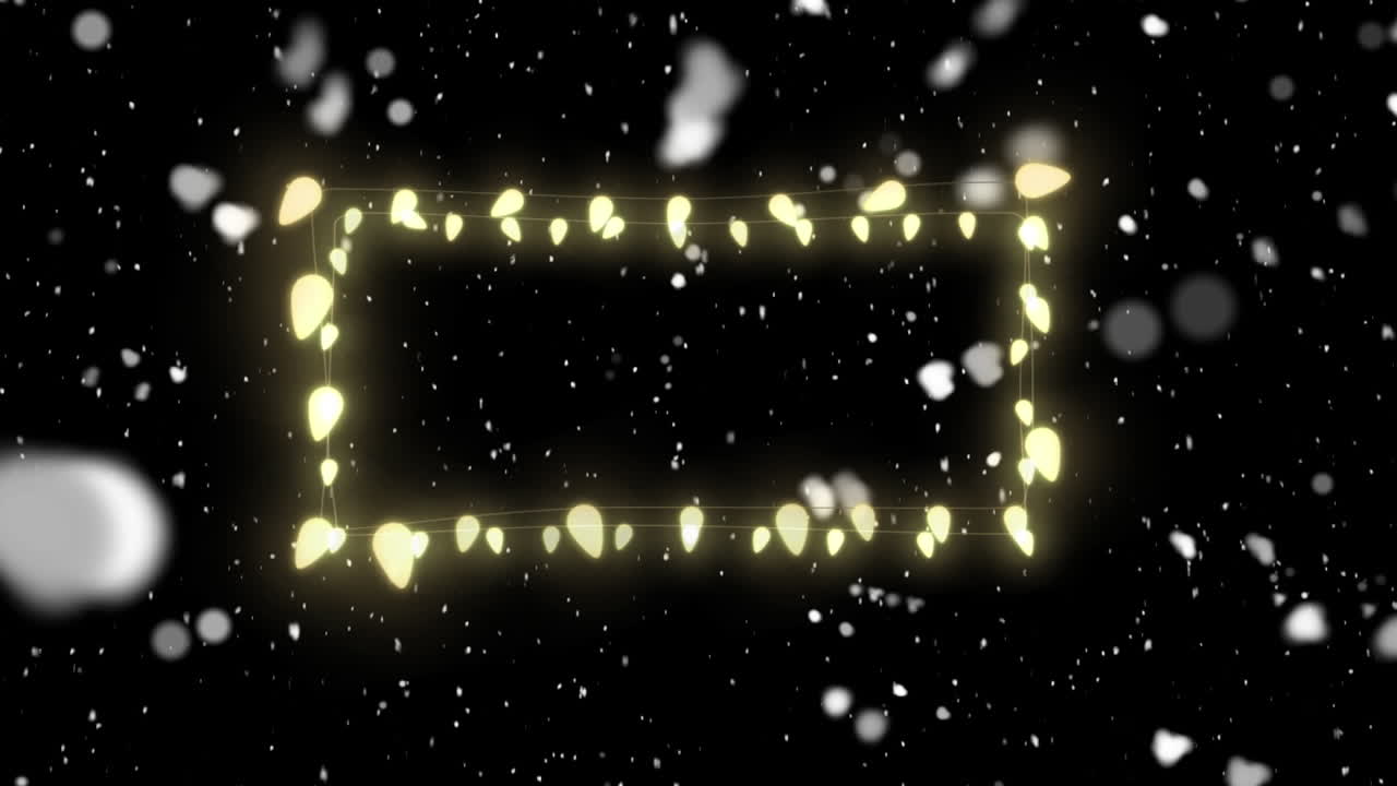 黒い背景で雪が舞い落ちる上を、文字入れスペース付きフェアリーライトのフレームのアニメーション