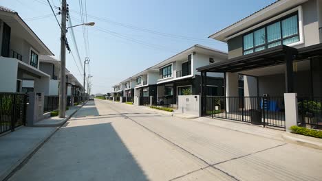 Diseño-Exterior-De-Casa-Contemporánea-Moderna-Blanca