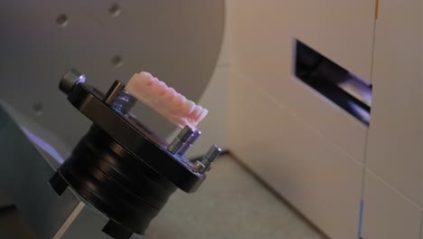 escáner dental 3d que captura el modelo de prótesis de arco completo