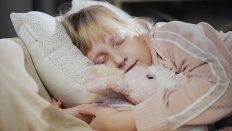 Baby-Sleeps-With-Her-Favorite-Plush-Toy