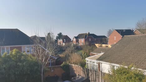ここはドローンで撮ったビデオです 家の上から地平線を眺めています イギリスは今度は良い天気です!