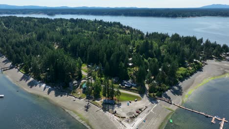 Aerial-view-of-Herron-Island,-a-private-community-in-the-Hood-Canal